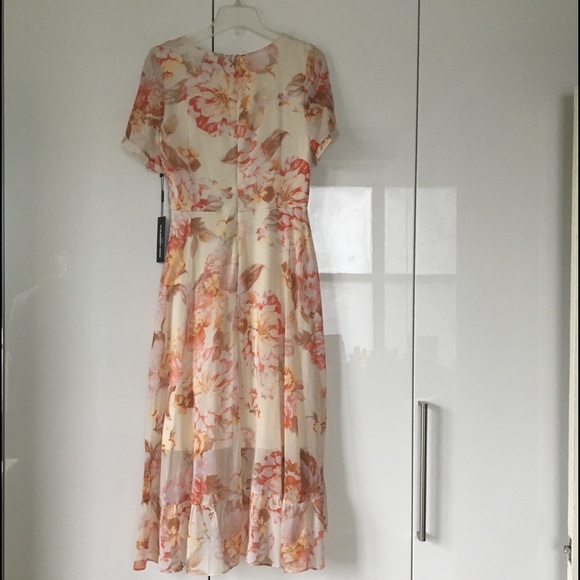 KARL LAGERFELD SHORT SLEEVE VNECK MIDI DRESS COLOR CREAM & PINK SIZE 8 NWT - Picture 2 of 9